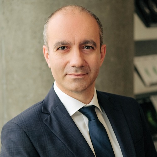 Deloitte: 54% dintre directorii financiari decid alocarea investițiilor în AI și tehnologie