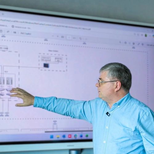 Soluția ALO Adrem: Unități PLC și arhitecturi SCADA redundante pentru regenerabile