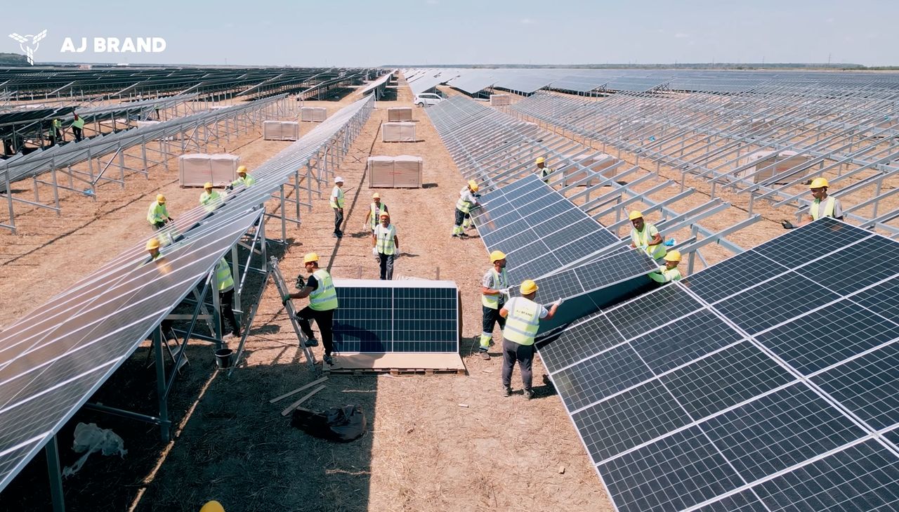 19_01_aj-brand-dezvoltator-roman-de-proiecte-fotovoltaice-si-eo_p25760