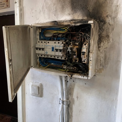 Instalațiile electrice vechi devin un risc major pe fondul creșterii consumului de energie