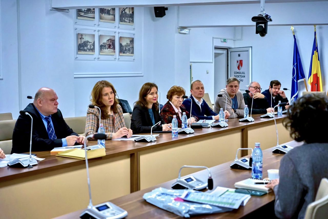 04_03_pavilion-municipal-bacau-1