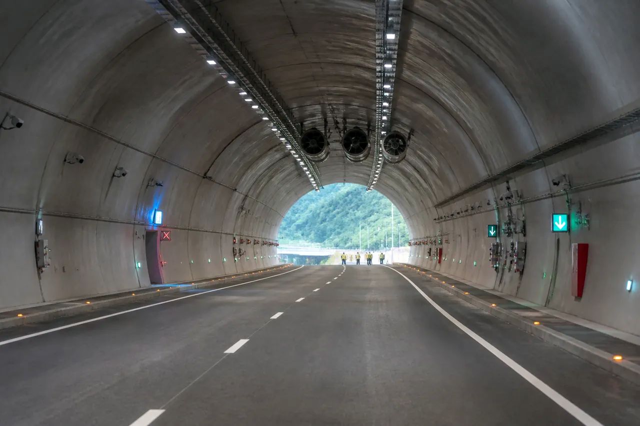07_09_porr-romania-si-imsat-tunelul-momaia_3