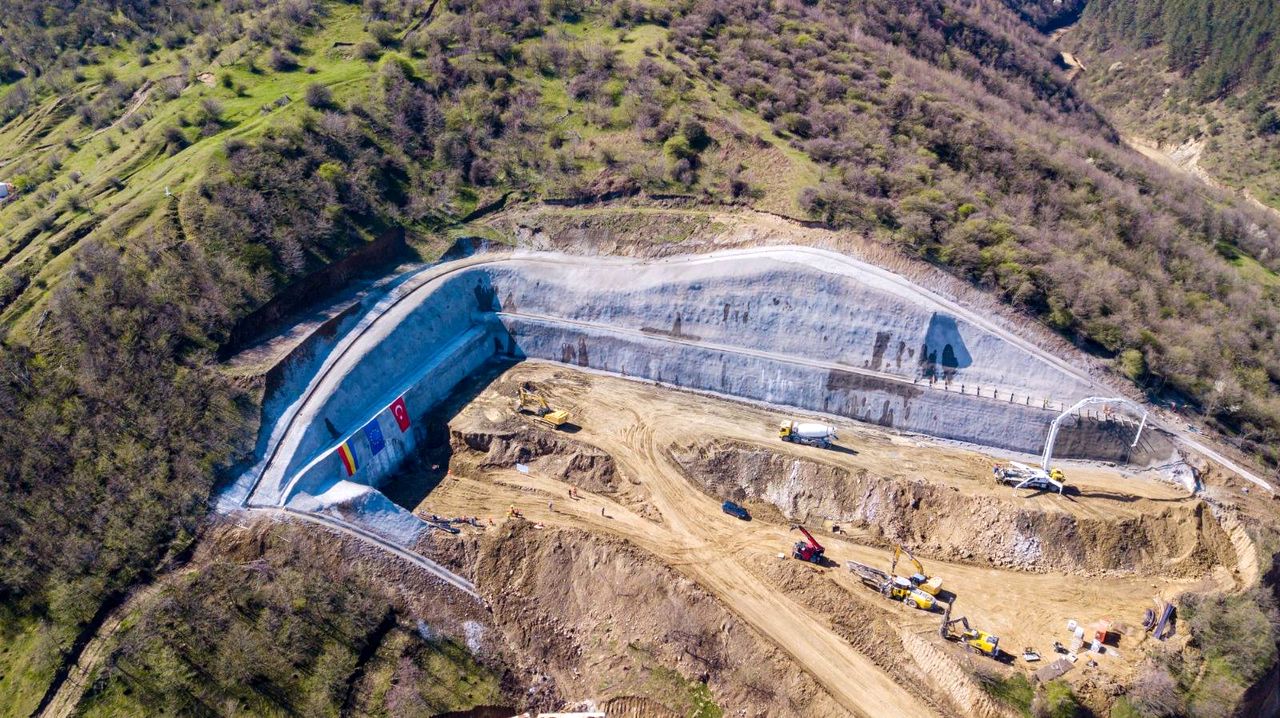 22_04_tunelul-boita-1-autostrada-sibiu-pitesti-1