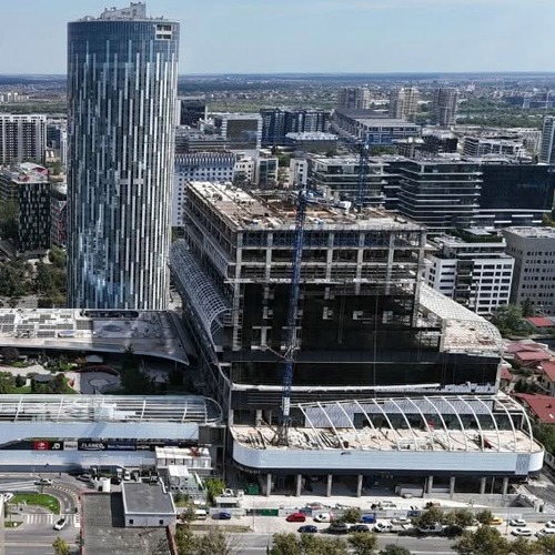 Progres extindere Promenada Mall: Bog&amp;#039;Art montează structura specială pentru fațade